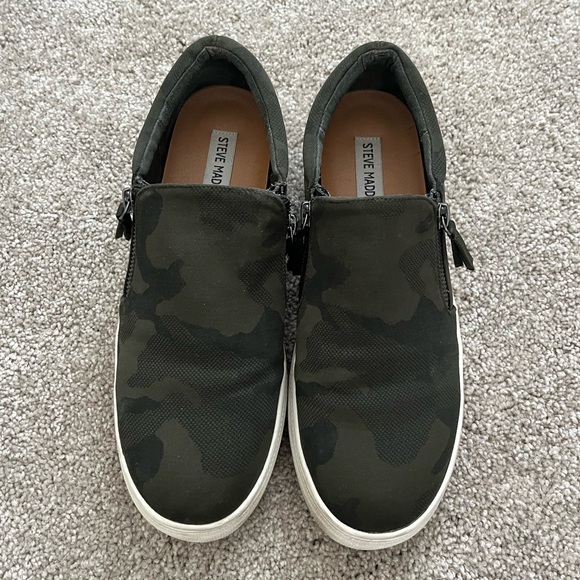 Steve Madden Shoes - Steve Madden Women’s Slip-On Sneakers Size 9 Green Camo Casual Shoes
